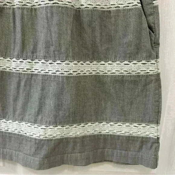 Banana Republic Grey Pull On Mini Skirt with White Lace Stripes Pockets Size 2 - Picture 2 of 8